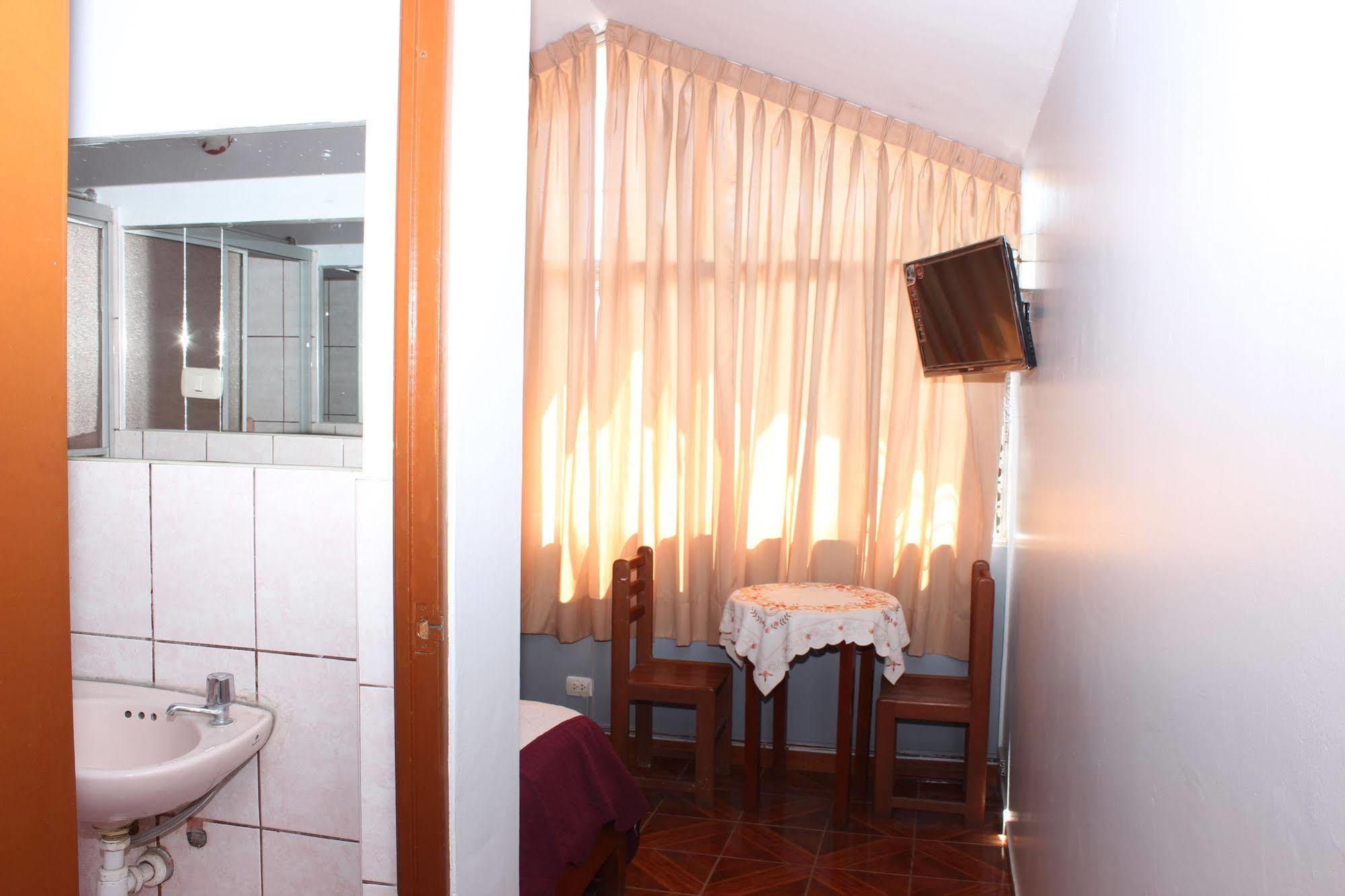 Hostal Las Fresas Lima Airport Callao ภายนอก รูปภาพ