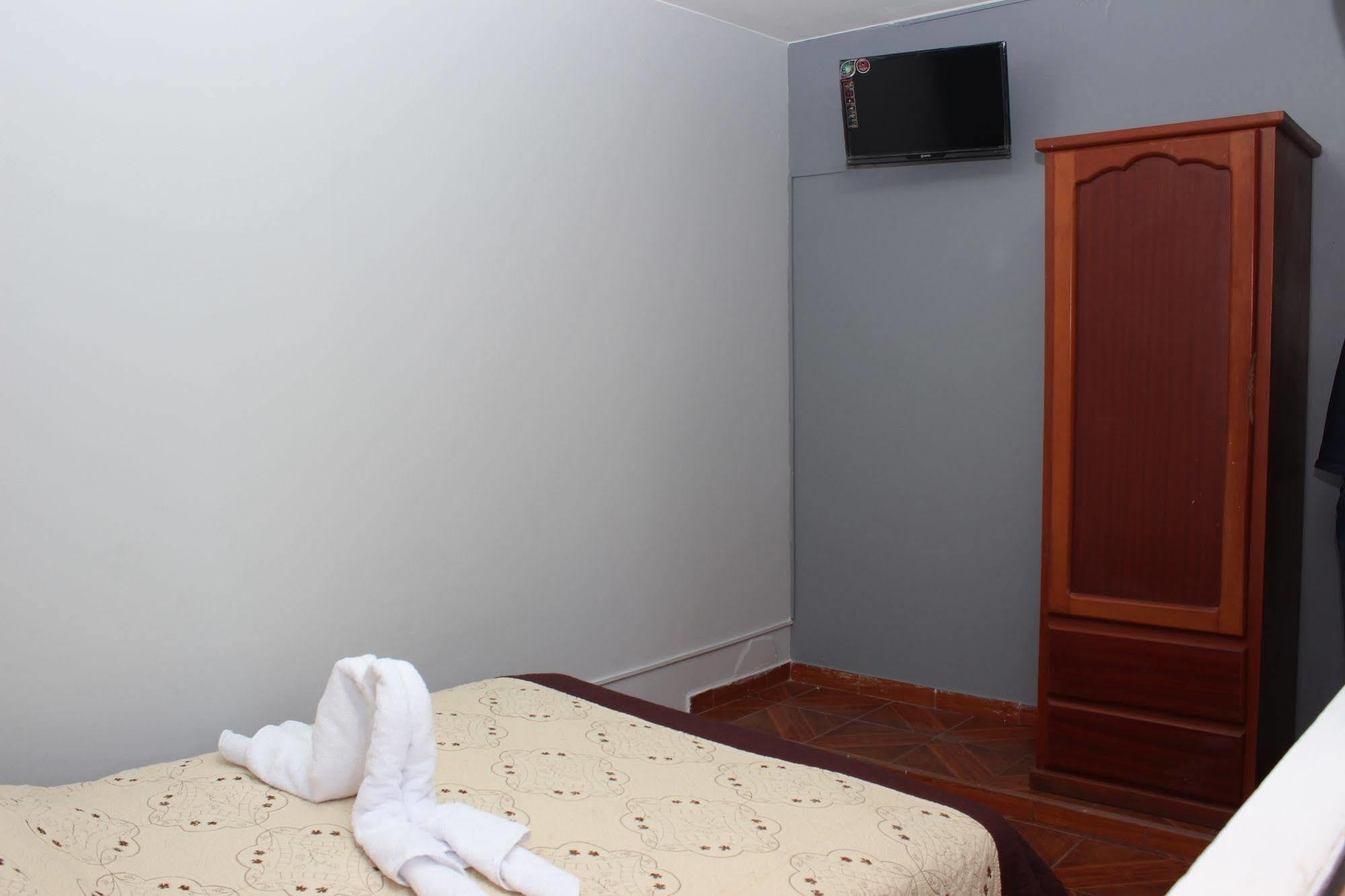 Hostal Las Fresas Lima Airport Callao ภายนอก รูปภาพ