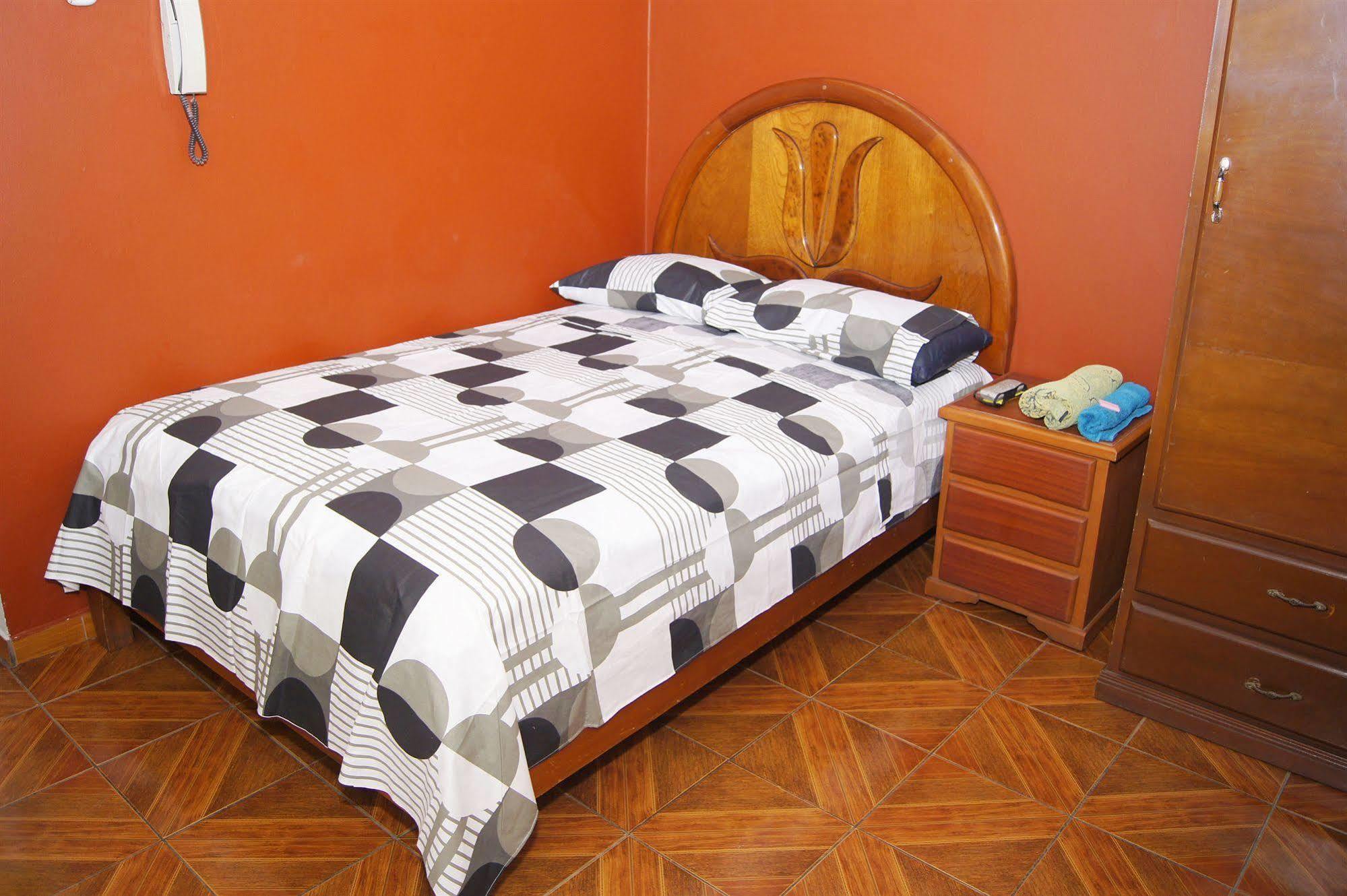 Hostal Las Fresas Lima Airport Callao ภายนอก รูปภาพ